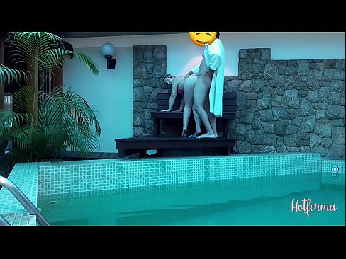 ❤️ Bos menjemput pembantu rumah ke kolam, tetapi tidak dapat menahan panas ️❌ lucah super di lucah ms.novoporn.ru
